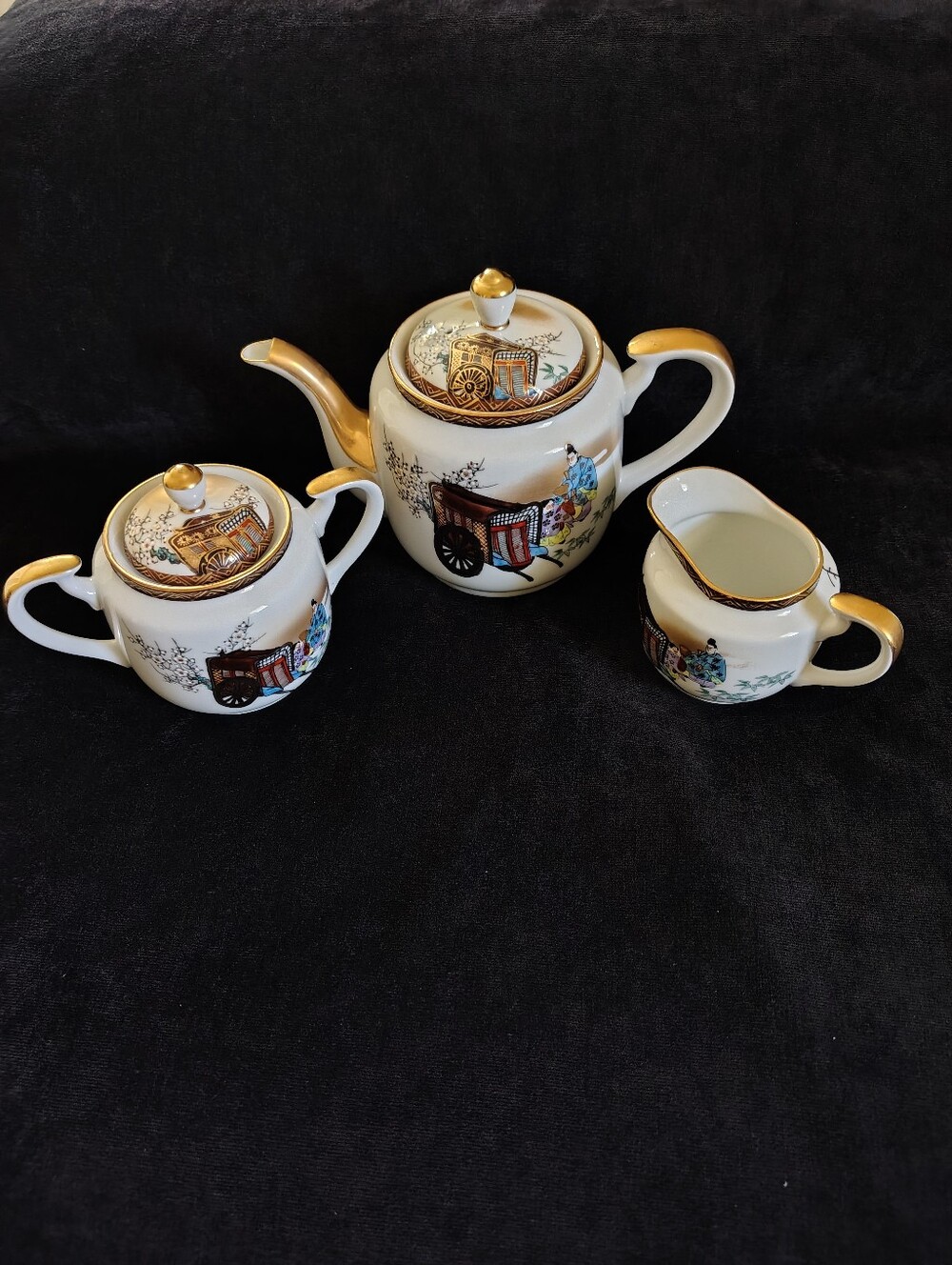 Japanese Porcelain Fine China Tea Set By Yamazaki China.